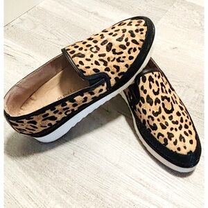 Donald Pliner Cheetah Print Flat Slip-On Stylish Sneakers EUC-Size 7.5
